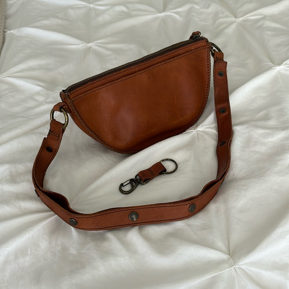 Lyons Leather Bee 🐝